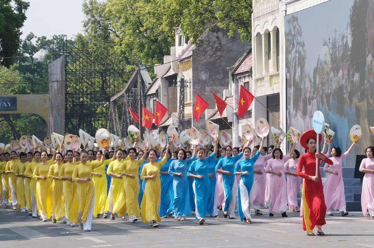 70 nam van hoa Ha Noi: Yeu tung goc pho, tieng rao dem...-Hinh-6