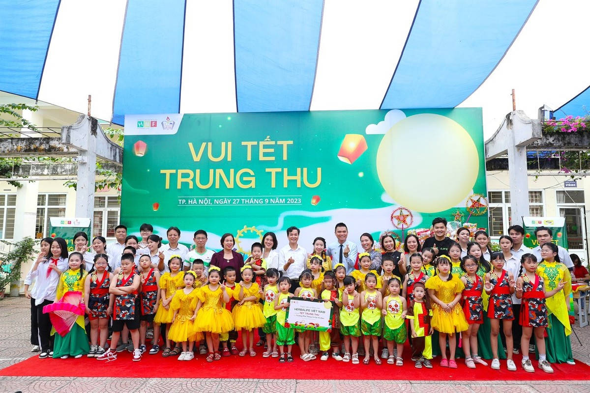 Herbalife Viet Nam to chuc chuong trinh don Tet Trung Thu cho cac em nho