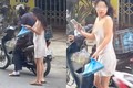 Mặc váy ra đường nhận hàng shipper, cô gái khiến nhiều người ái ngại dùm vì mặc đồ quá mỏng manh