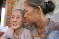 “Mẹ 90 tuổi dựa con mù loà, ngớ ngẩn…” nhận hỗ trợ