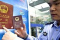 Dân Trung Quốc phản đối “lưỡi bò” trên hộ chiếu