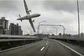 Cận cảnh máy bay Đài Loan trước khi rơi xuống sông