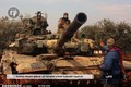 Phiến quân HTS dùng xe tăng T-90A tấn công quân đội chính phủ Syria