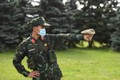 Xạ thủ bắn tỉa Việt Nam dùng đá rèn yếu lĩnh, luyện thể lực 