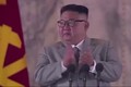 Quân đội Triều Tiên duyệt binh hoành tráng, vì sao ông Kim Jong Un rơi lệ? 