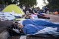 Cảnh “màn trời chiếu đất” của người tị nạn biên giới Hungary-Serbia