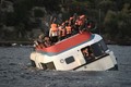 Toàn cảnh giải cứu 150 người tị nạn trên thuyền chìm giữa biển