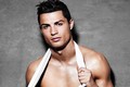 Ronaldo tán tỉnh siêu mẫu từng “qua tay” các danh thủ