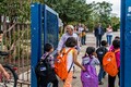 Ảnh: Trẻ tị nạn nô nức đến trường ở Hy Lạp