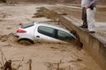Cảnh tượng lũ lụt kinh hoàng ở Iran, gần 50 người chết