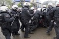 Hình ảnh đụng độ giữa cảnh sát và người biểu tình ở Đức