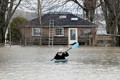 Cảnh tượng lũ lụt kinh hoàng ở Canada
