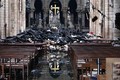 Tan hoang bên trong Nhà thờ Đức Bà Paris sau vụ cháy kinh hoàng