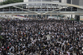 Hong Kong hoãn thảo luận dự luật dẫn độ vì biểu tình