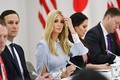 Ivanka Trump bận rộn trong chuyến công du Châu Á của cha