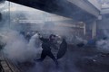 Biểu tình bạo lực tiếp diễn, Hong Kong chìm trong khói lửa