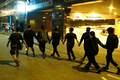 Người biểu tình Hong Kong mệt mỏi đầu hàng cảnh sát, rút khỏi trường đại học