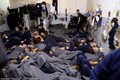 Cảnh hàng nghìn tù binh IS nhồi nhét trong nhà tù ở Syria