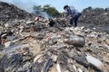 Kinh hãi cảnh xilanh cháy rực trong bãi rác ở Vĩnh Phúc