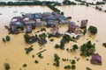 Hãi hùng mưa lũ Trung Quốc, nguy cơ vỡ 14 đê ở Giang Tây