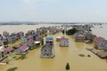 Ảnh mới nhất mưa lũ ở Trung Quốc: Làng mạc chìm trong biển nước