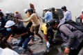 200 cảnh sát Myanmar và người thân chạy trốn sang Ấn Độ