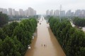 Hình ảnh mới nhất về trận mưa lũ kinh hoàng ở Trung Quốc