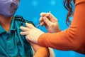 Phát hiện mới về hiệu quả của vắc xin Pfizer ở trẻ 5-11 tuổi