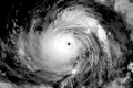 Siêu bão Mawar đã mạnh lên cấp kỷ lục và tiến gần Philippines