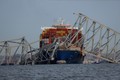 Hãi hùng khoảnh khắc tàu container đâm sập cầu ở Mỹ