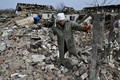 Cận cảnh làng biên giới Ukraine tan hoang vì "mưa bom"