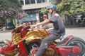 Chiếc xe rồng xuất hiện trên phố Hà Nội gây “náo loạn“ 