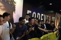 Xấu hổ "người Việt như holigan" tranh nhau mua iPhone ở Singapore