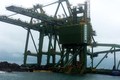 Giàn cẩu khổng lồ của Formosa mắc kẹt ở biển Quảng Bình