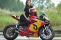 Nữ biker 9X "ngầu" cùng Ducati 959 Iron Man tại Sài Gòn