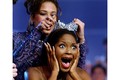 Hy hữu Hoa hậu Pháp ngất xỉu khi đăng quang