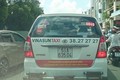 Vinasun dán băng rôn trên taxi phản đối Grab và Uber