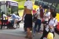 Phẫn nộ nữ sinh bị đánh hội đồng giữa phố