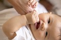 Mẹo giảm đau cho bé khi mọc răng