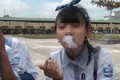 Nữ sinh THPT Lê Hoàn hút thuốc trong lễ khai giảng gây sốt
