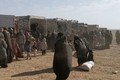 Video: Hàng trăm người tháo chạy khỏi thành trì IS cuối cùng ở Syria