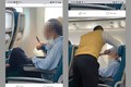 Xôn xao hành khách mang dao lên máy bay gọt hoa quả