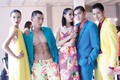 Thí sinh VN's Next top model cưỡi đà điểu