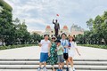 Mẹ Hà Nội đưa con du lịch hè xuyên Việt, nhận điều bất ngờ khó tin