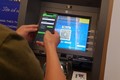 Không cần thẻ, quét mã QR rút tiền ATM như thế nào?