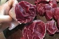 Sự thật đằng sau thịt bò rao bán “ngập chợ” rẻ hơn thịt lợn