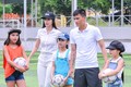 Thủy Tiên đưa học trò đi đá bóng cùng Công Vinh