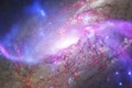 Ngoạn mục "pháo hoa" bùng nổ trong thiên hà xoắn ốc 