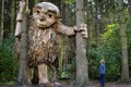 "Sững sờ" trước người gỗ khổng lồ trong rừng ở Copenhagen Đan Mạch