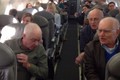 4 cụ già hát ngăn hoảng loạn vì hoãn chuyến bay